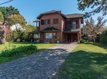 Casa · 193m² · 6 Ambientes · 1 Cochera · Venta Casa 5 Ambientes con Pileta y Amenities en La Martona, Cañuelas
