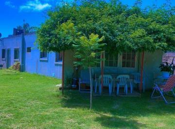 Casa · 220m² · 5 Ambientes · 1 Cochera · Casa en Pueblo Esther