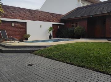 Casa de 7 ambientes, General San Martín · Casa en Venta Malaver. a 1 Cuadra de La Plaza Alem. Industria 3100