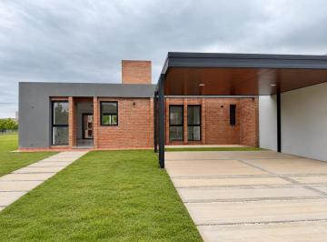 Casa · 142m² · 4 Ambientes · 2 Cocheras · Venta Casa 3 Dorm., 2 Baños, Pileta. Tejas 4, Malagueño