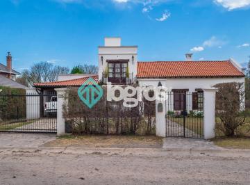Casa de 8 ambientes, San Lorenzo · Casa en Venta – Apta Credito – Club de Campo El Tipal