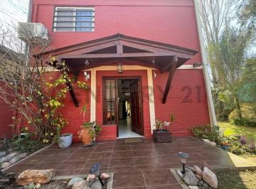 Casa · 147m² · 5 Ambientes · 2 Cocheras · Venta de Casa de 3 Dorm. en City Bell