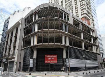 Local comercial · 2300m² · Local en Venta, en Esquina! 41 m Lineales de Vidriera! Pb° 400 m², Ep 200 m², Sobre Lote Propio.
