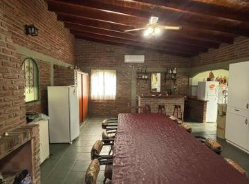 Casa de 4 ambientes, La Plata · Casa en Venta en El Barrio El Rodeo, Calle 303 Entre 44 y 46