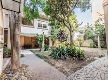 Casa · 440m² · 6 Ambientes · 4 Cocheras · Casa en Venta en Belgrano Jardin Garage Quincho Yacuzzi