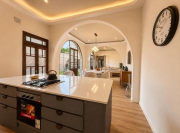 Casa · 203m² · 6 Ambientes · 1 Cochera · Casa - Nuestra Señora de Lourdes