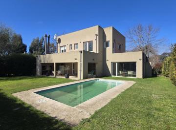 Casa · 244m² · 5 Ambientes · 2 Cocheras · Casa en Rumenco