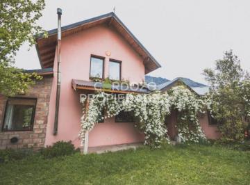 Casa de 7 ambientes, Lago Puelo · Amplia Casa en Lago Puelo, Villa del Lago