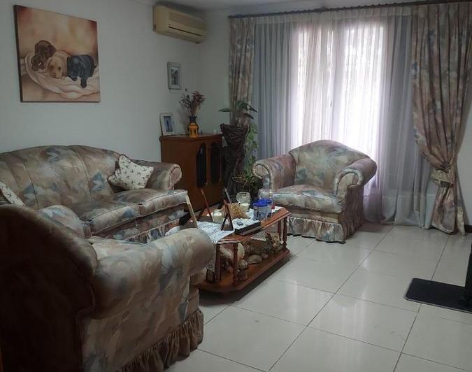 Casa · 160m² · 4 Ambientes · 4 Cocheras
