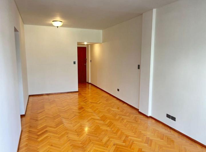 Semipiso 4 Ambientes con Dos Baños. Frente Balcón. (Jonte y Lope de Vega).