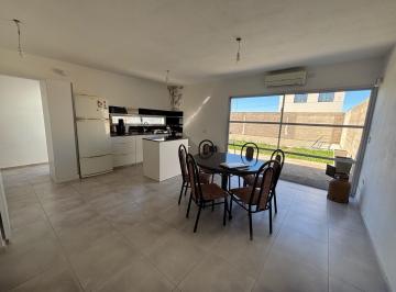 Casa · 100m² · 5 Ambientes · Casa - Valle Cercano