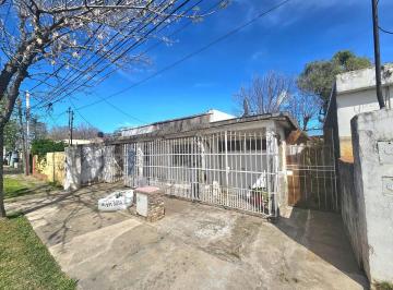 Casa · 93m² · 3 Ambientes · Casa en Venta de 3 Ambientes con Gran Terreno Gdro Baigorria