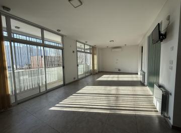 Casa · 187m² · 4 Ambientes · 2 Cocheras · Casa de 2 Dorm. en Venta en Tolosa