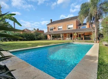 Casa · 400m² · 7 Ambientes · 2 Cocheras · Impecable Casa en Venta en La Lomada de 400 m Cubiertos