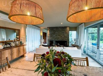 Casa · 240m² · 5 Ambientes · 1 Cochera · Venta de Increíble Casa en Chacras de Murray / Pilar - Apto Crédito