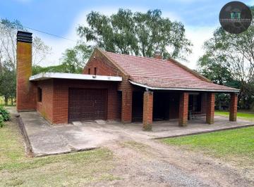 Casa · 178m² · 4 Ambientes · 2 Cocheras · Casa de Campo 4 Amb. - Lote de 1.4h en Gloria de La Peregrina