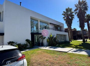 Casa · 292m² · 4 Ambientes · 1 Cochera · Casa en Venta en Haras La Pradera, Pilar, G. B. a. Zona Norte