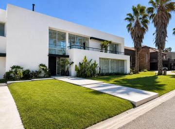 Casa · 292m² · 4 Ambientes · 1 Cochera · Casa en Venta en Haras La Pradera, Pilar, G. B. a. Zona Norte