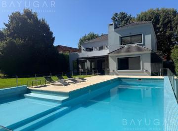 Casa · 400m² · 6 Ambientes · 2 Cocheras · Alquiler Casa en Ayres del Pilar - Pilar