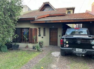 Casa · 124m² · 4 Ambientes · 3 Cocheras · Venta Chalet 4 Amb Cochera y Fondo en Padua