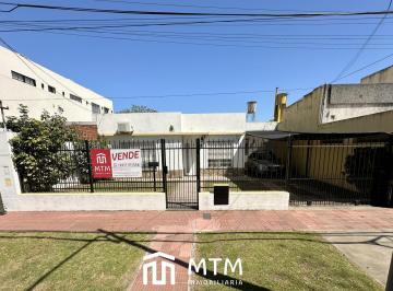 Casa · 120m² · 4 Dormitorios · 2 Cocheras · Casa en Venta Rosario, Alberdi.