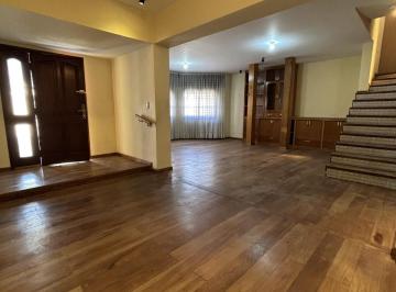 Casa · 299m² · 6 Ambientes · 2 Cocheras · Hermosa Casa en Alto Alberdi de 2 Plantas C/pileta!