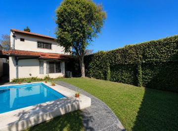 Casa · 180m² · 4 Ambientes · 2 Cocheras · Casa en Lomas de Zamora