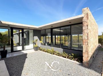 Casa · 260m² · 5 Ambientes · Casa en Alquiler en Costa Esmeralda Residencial I