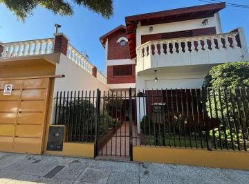 Casa · 315m² · 6 Ambientes · 1 Cochera · Casa Tipo Chelet en Venta en G. de Laferrere