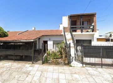 Casa · 180m² · 8 Ambientes · 2 Cocheras · Venta 2 Casa en Beccar de 3 Ambientes c/u