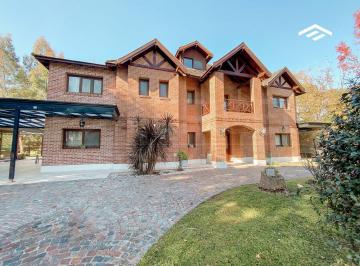 Casa · 550m² · 7 Ambientes · 2 Cocheras · Casa Saint Thomas Norte - Premium Doble Lote