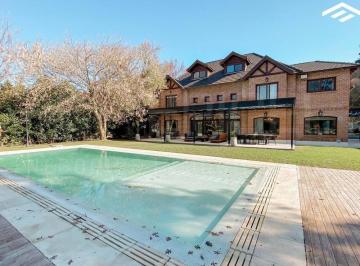 Casa · 1666m² · 7 Ambientes · 2 Cocheras · Casa Saint Thomas Norte - Premium Doble Lote