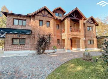 Casa · 550m² · 7 Ambientes · 2 Cocheras · Casa Saint Thomas Norte - Premium Doble Lote