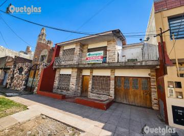 Casa de 6 ambientes Venta USD 150.000 · Venta Casa 6 Ambientes con Garaje Para 2 Autos, Jardín, Quincho y Terrazas – Wilde
