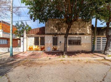 Casa · 101m² · 4 Ambientes · 1 Cochera · Casa en Venta 2 Dorm. a Refaccionar
