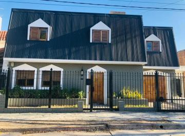 Casa de 6 ambientes, Córdoba · Vendo - Casa - Z/av Cordillera - B° Centenario 4 Dorm.
