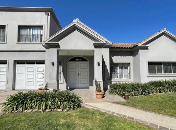 Casa · 303m² · 5 Ambientes · 1 Cochera · Venta de Casa 5 Ambientes - en Parque Sayago