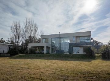 Casa · 200m² · 5 Ambientes · 1 Cochera · Casa en Venta en Punta del Este