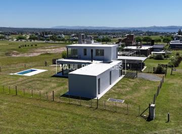 Casa · 210m² · 7 Ambientes · 2 Cocheras · Casa en Puerto del Aguila Country Nautico