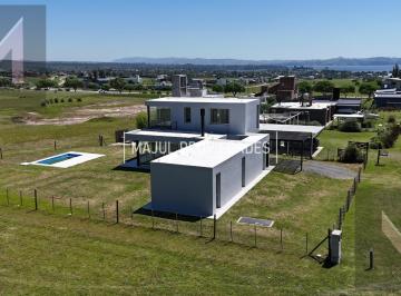 Casa · 210m² · 7 Ambientes · 2 Cocheras · Casa en Puerto del Aguila Country Nautico