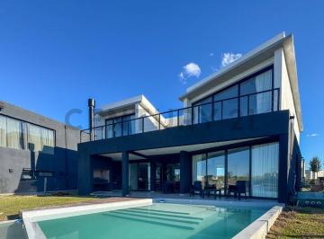 Casa · 221m² · 5 Ambientes · 4 Cocheras · Casa a Estrenar Al Río con Amarra en Barrio Náutico Canal Villanueva Tigre