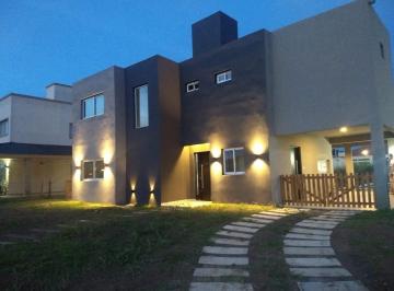 Casa de 5 ambientes, Presidente Perón · Casa 5 Ambientes en Venta - Barrio El Rebenque