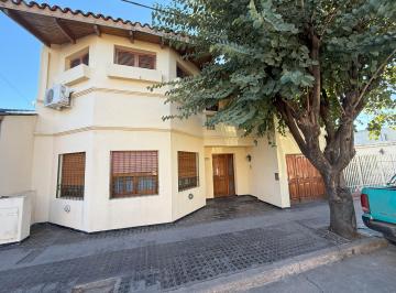 Casa de 8 ambientes, Córdoba · Vendo Casa - Alto Alberdi – 4 Dorm + 1 Hab de Serv, Coch Doble, Quincho y Pileta