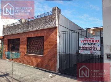 Casa · 110m² · 4 Ambientes · 1 Cochera · Venta Casa Americana de 4 Ambientes Moron