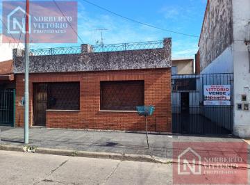 Casa · 110m² · 4 Ambientes · 1 Cochera · Venta Casa Americana de 4 Ambientes Moron