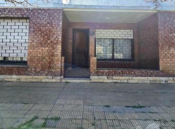 Casa · 200m² · 3 Ambientes · 2 Cocheras · Casa 3 Ambientes - Cochera - Patio - Parrilla