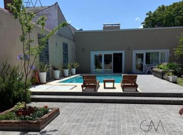 Casa · 270m² · 3 Dormitorios · 2 Cocheras · Casa Alquiler Temporario