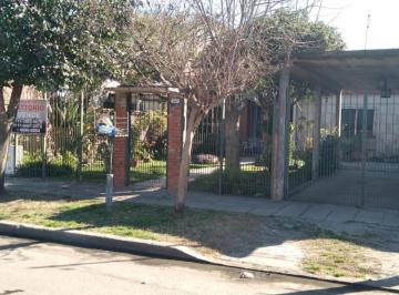 Casa · 200m² · 4 Ambientes · 1 Cochera · Venta Casa Americana de 4 Ambientes Moron