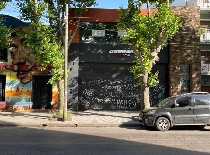 Local comercial · 564m²