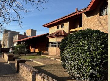 Casa · 450m² · 4 Ambientes · 4 Cocheras · Casa con 1000 m de Terreno en Tejas 1